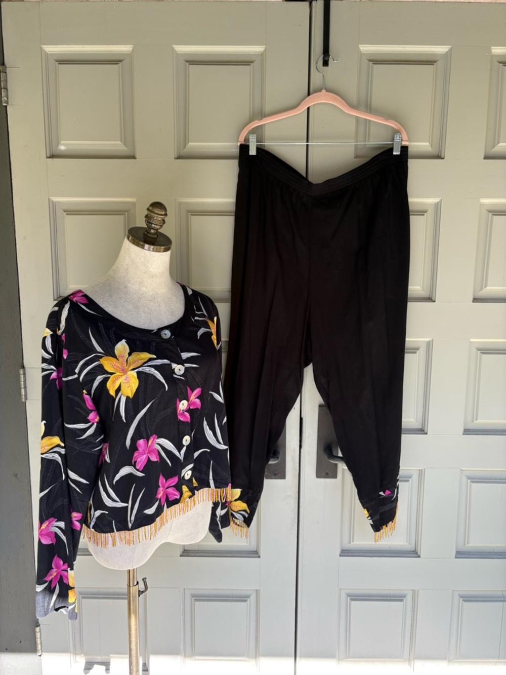 Vintage Paradiso Black Floral Two-Piece Beaded Detail Lounge Set 🌸🌺